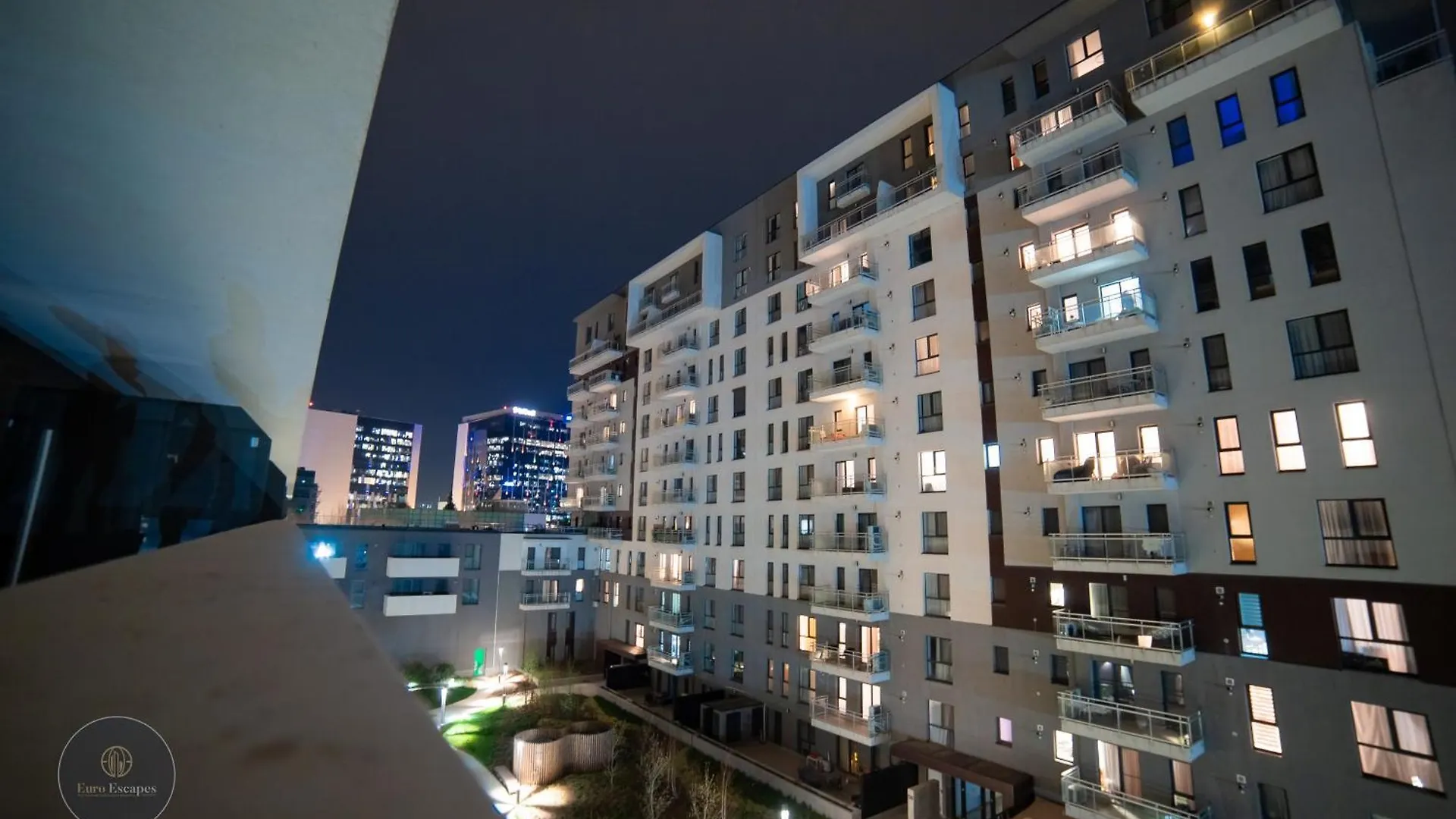 Executive 2Br Apartment With Wraparound Balcony Lake Views And Parking Bucharest