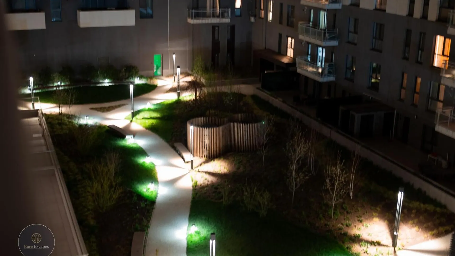 Executive 2Br Apartment With Wraparound Balcony Lake Views And Parking Bucharest