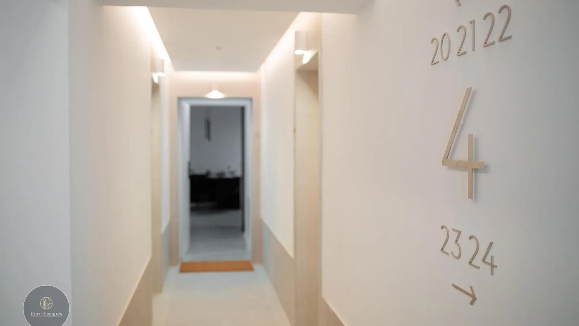 Executive 2Br Apartment With Wraparound Balcony Lake Views And Parking Bucharest 0*,