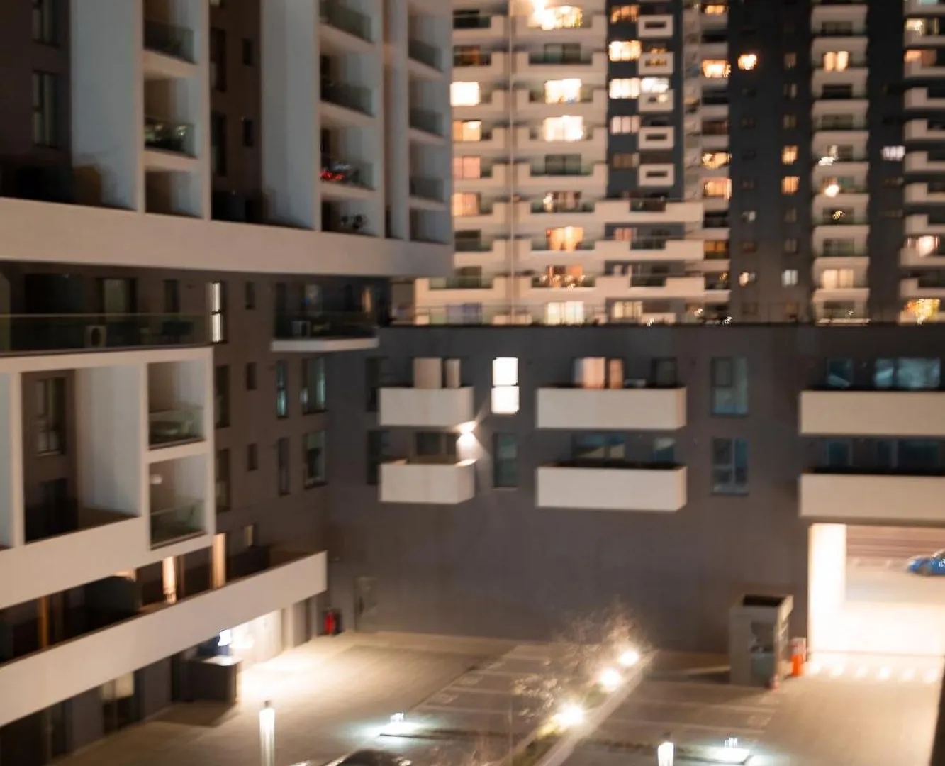 Executive 2Br Apartment With Wraparound Balcony Lake Views And Parking Bucharest Romania